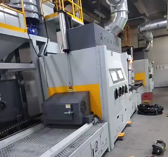 梧州抛丸机 vs 喷砂机：工业清理该怎么选？